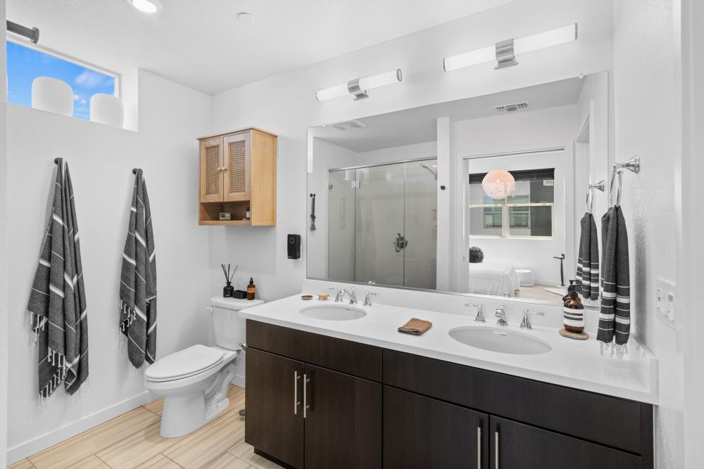 Detail Gallery Image 30 of 73 For 451 Tailoff Ln #401,  Sacramento,  CA 95818 - 2 Beds | 3 Baths