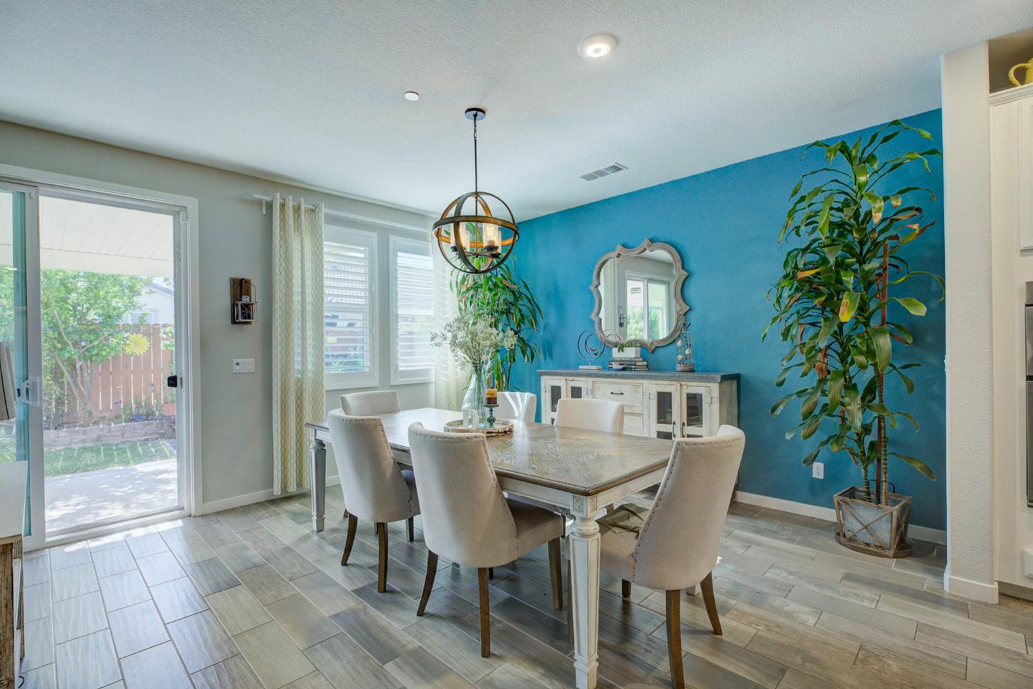 Detail Gallery Image 7 of 27 For 8755 Summer Sun Way, Elk Grove,  CA 95624 - 4 Beds | 3 Baths