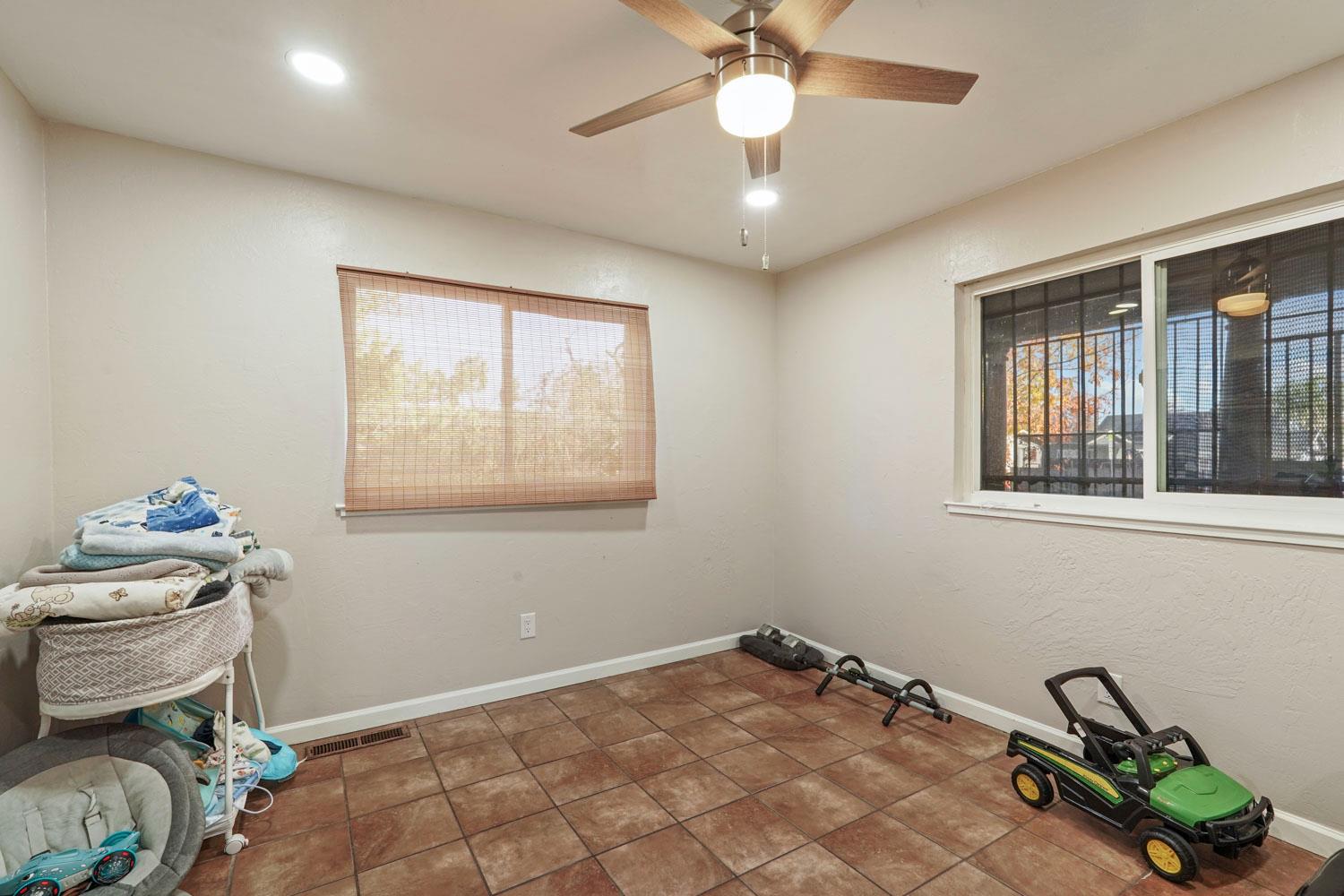 Detail Gallery Image 11 of 40 For 1129 S Lincoln St, Stockton,  CA 95206 - 3 Beds | 2 Baths