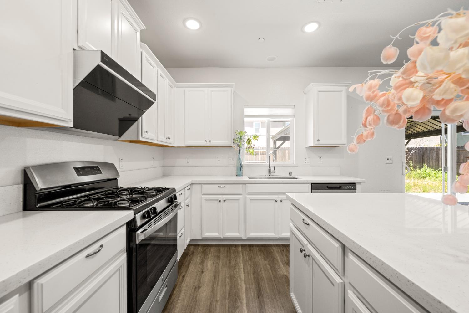 Detail Gallery Image 10 of 28 For 3064 Sky Watch Way, Roseville,  CA 95747 - 4 Beds | 3 Baths