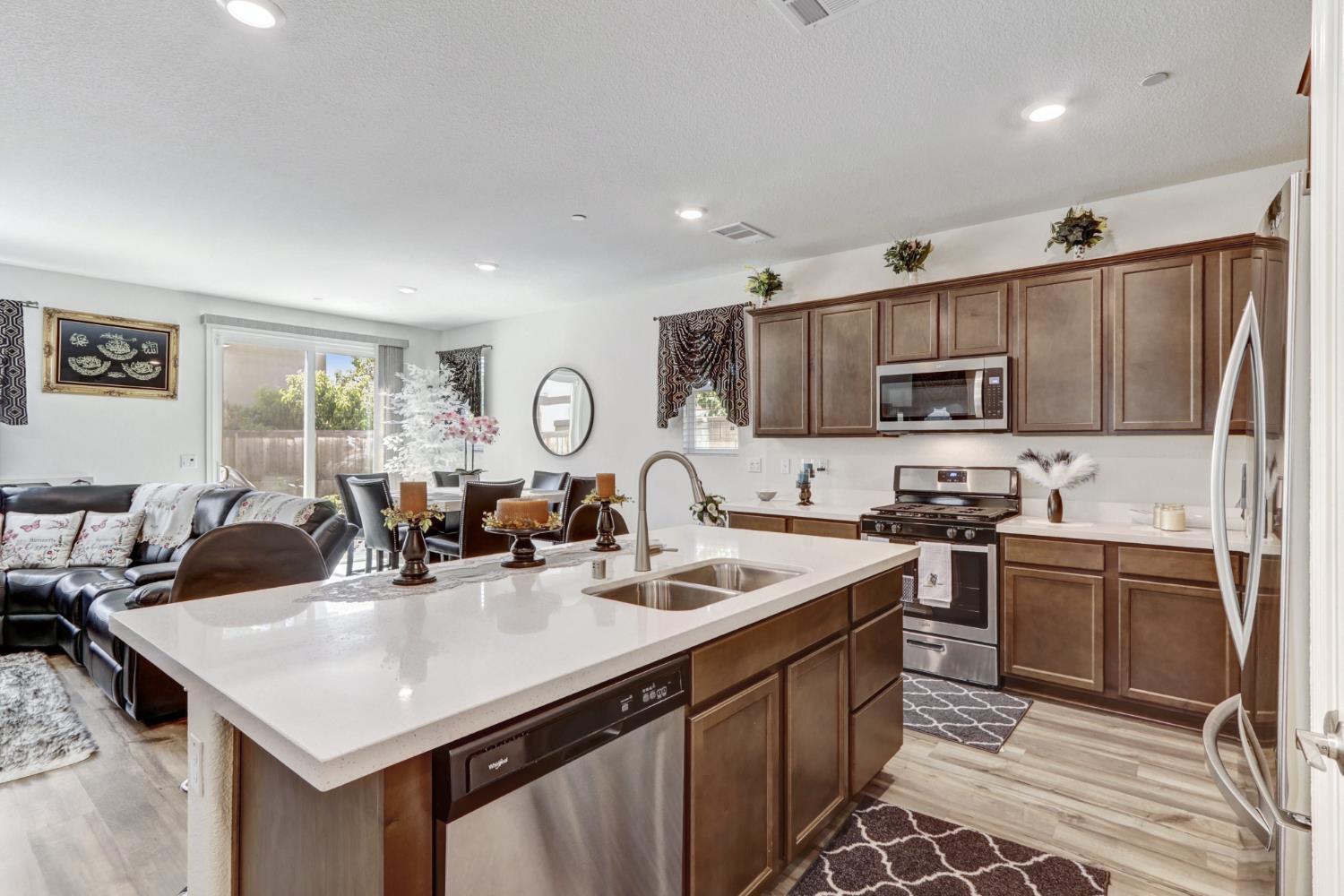Detail Gallery Image 8 of 31 For 8150 S Kramer Ranch Ln, Elk Grove,  CA 95758 - 3 Beds | 2/1 Baths