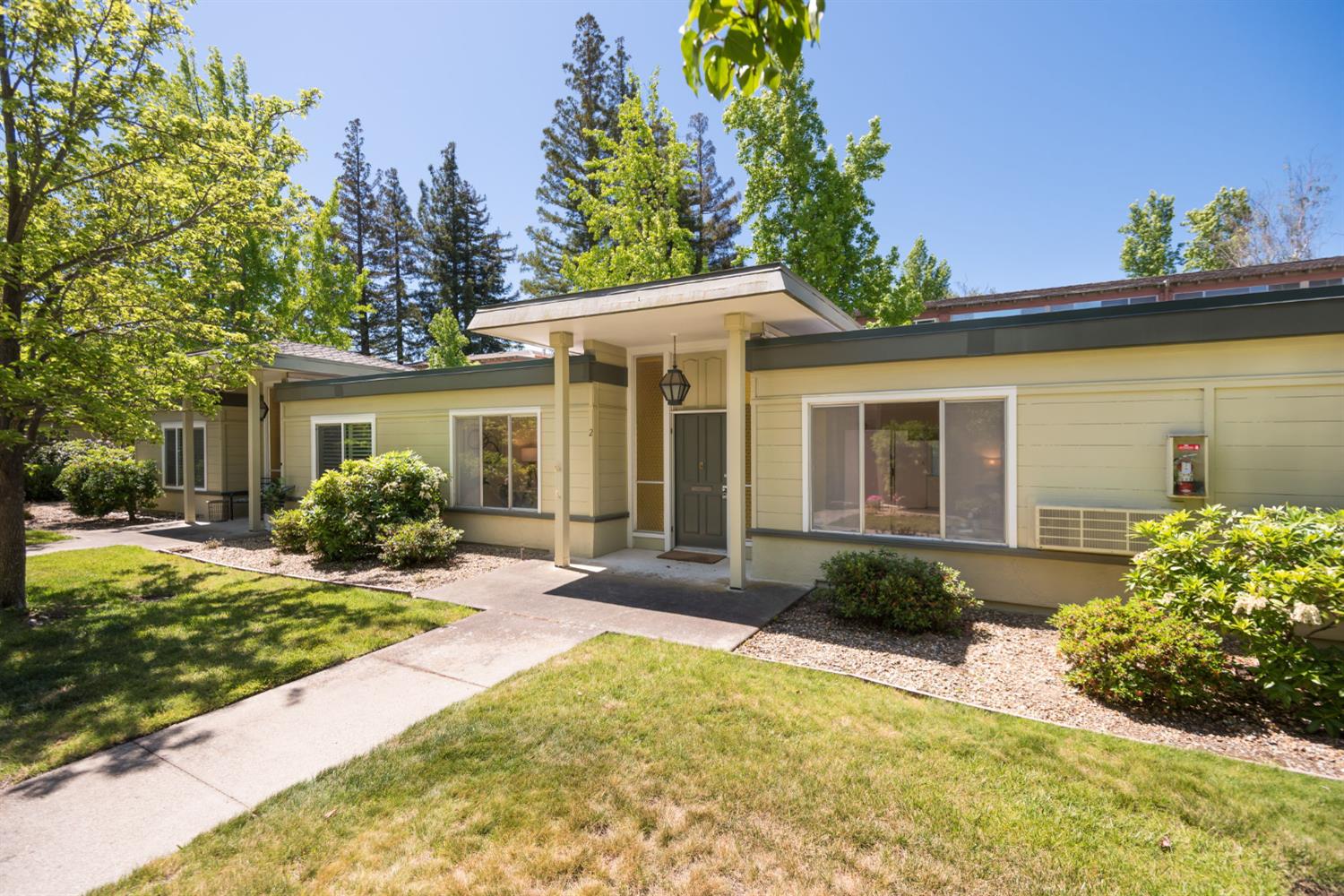Detail Gallery Image 2 of 28 For 1833 Skycrest Dr #2,  Walnut Creek,  CA 94595 - 2 Beds | 2 Baths