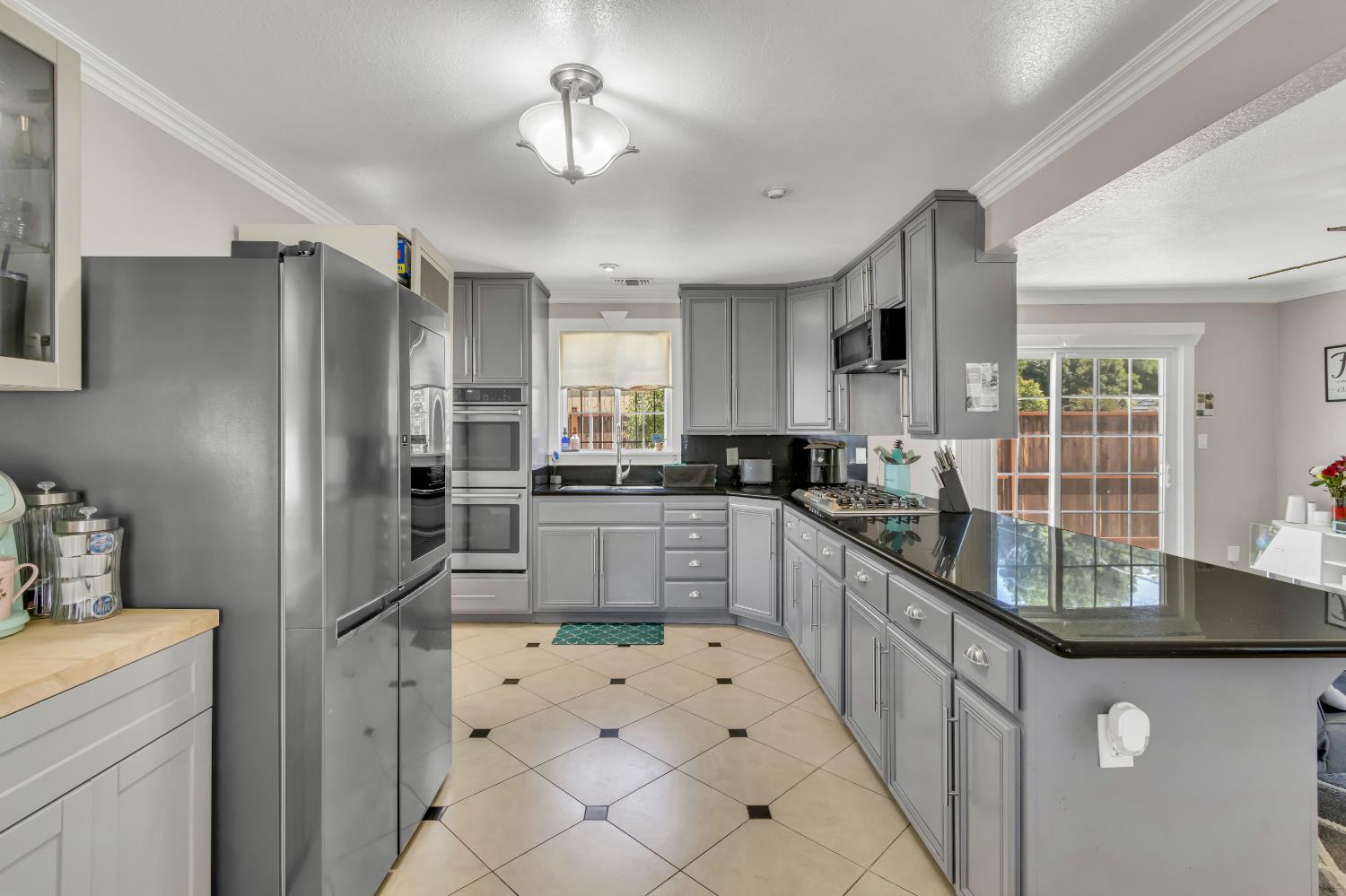 Detail Gallery Image 20 of 46 For 4345 48th St, Sacramento,  CA 95820 - 3 Beds | 2 Baths