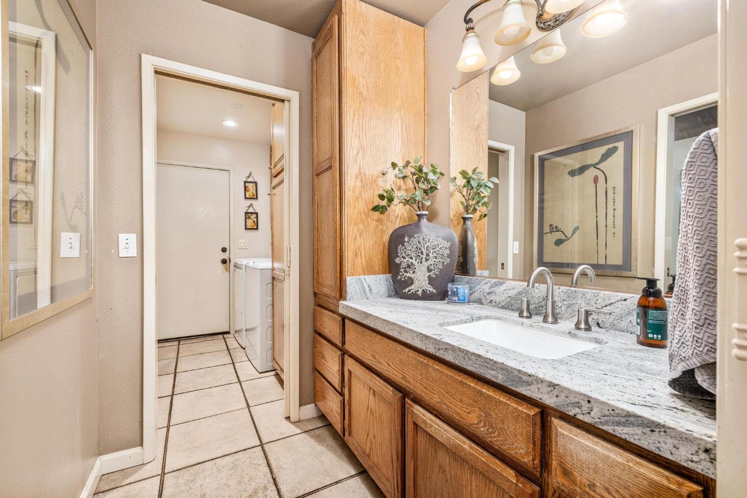 Detail Gallery Image 24 of 58 For 2028 Scenic Dr, Modesto,  CA 95355 - 3 Beds | 3 Baths