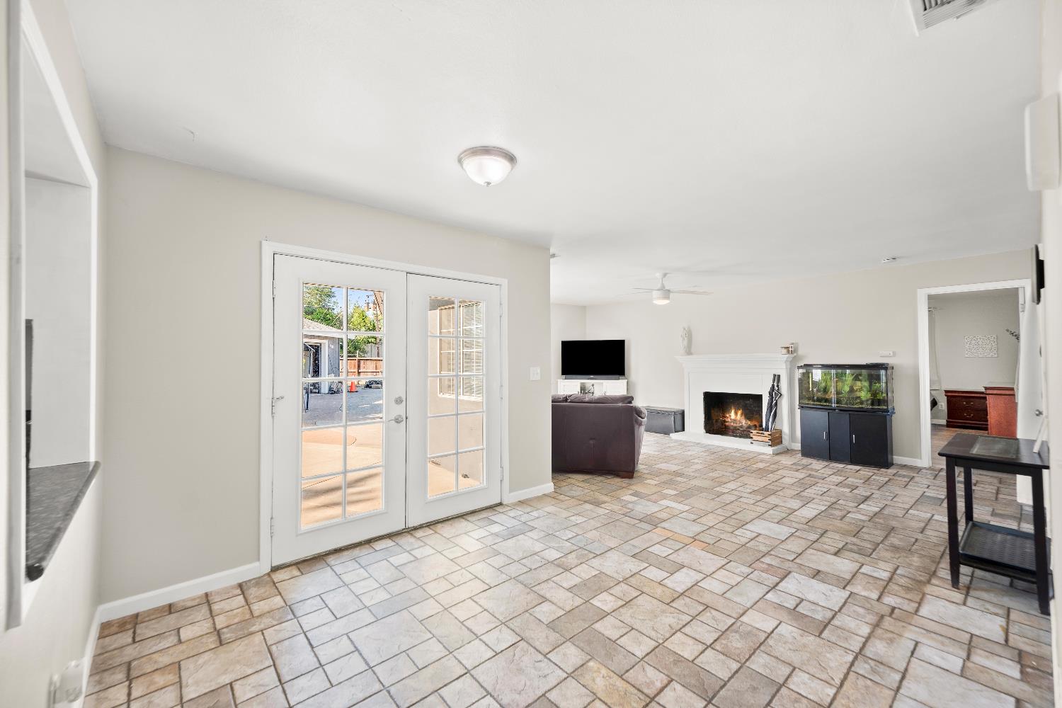 Detail Gallery Image 14 of 30 For 7105 Sweetwood Ct, Citrus Heights,  CA 95621 - 4 Beds | 2 Baths