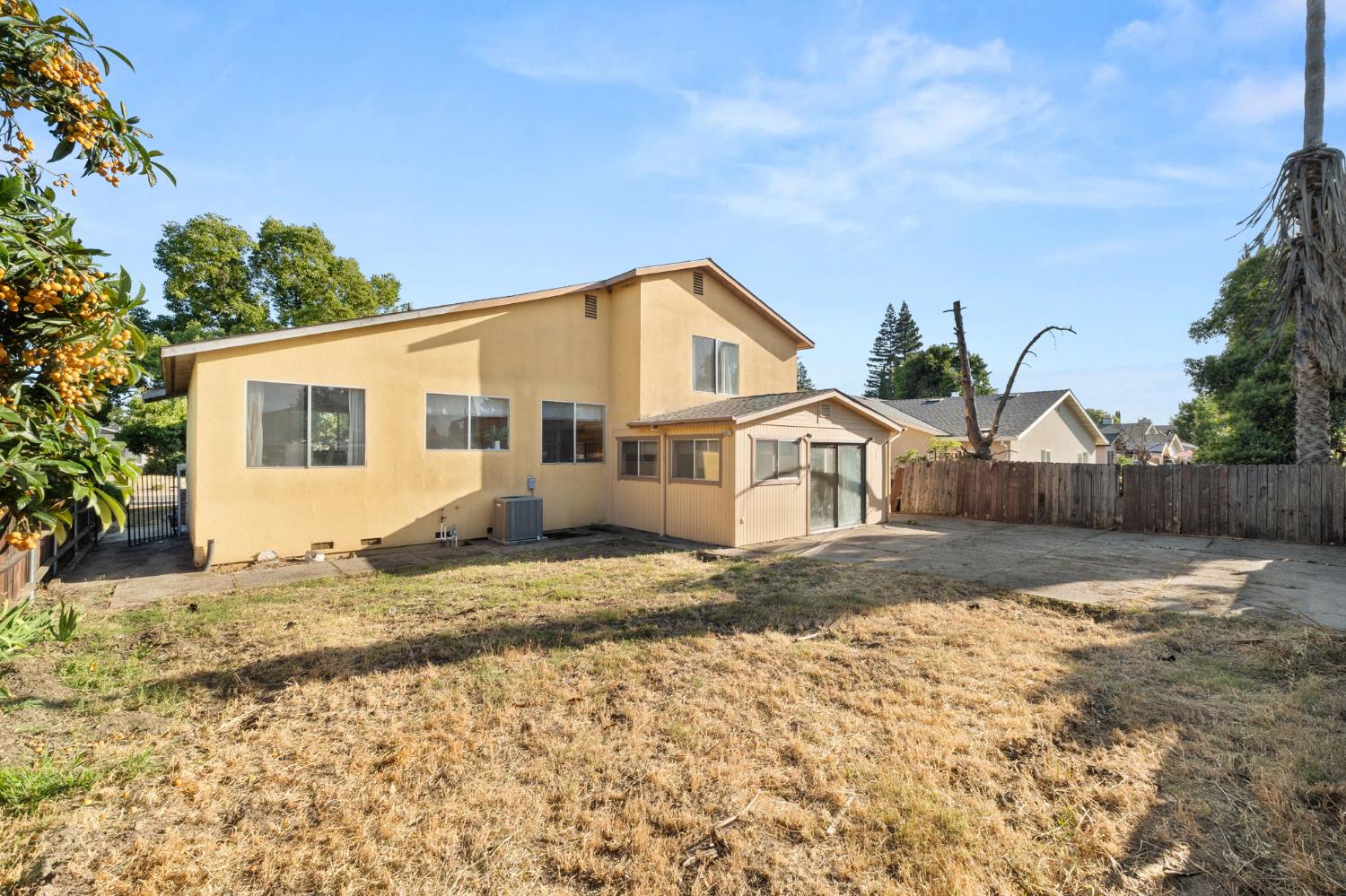 Detail Gallery Image 2 of 40 For 4195 Amapola Way, Sacramento,  CA 95823 - 4 Beds | 2/1 Baths