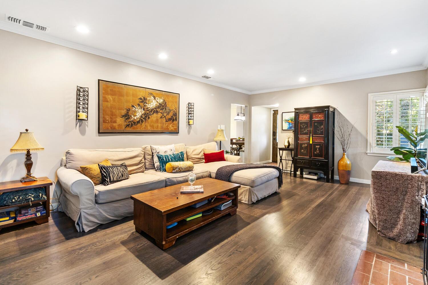 Detail Gallery Image 5 of 42 For 1621 Vallejo Way, Sacramento,  CA 95818 - 3 Beds | 2/1 Baths