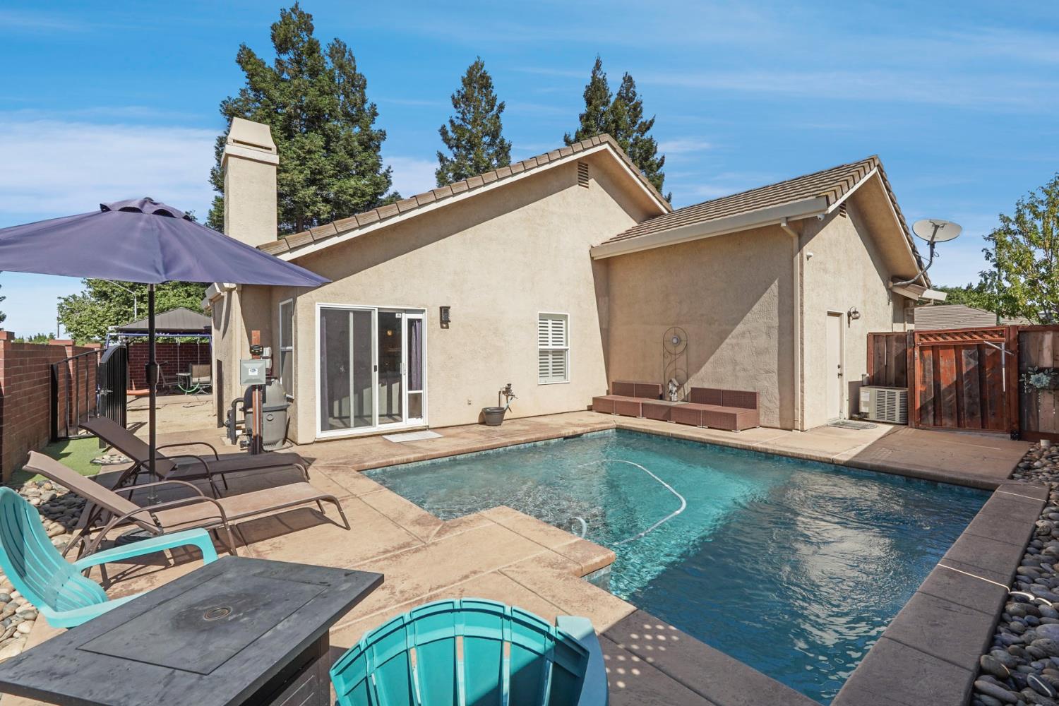 Detail Gallery Image 3 of 36 For 890 Alder Pl, Lodi,  CA 95242 - 3 Beds | 2 Baths