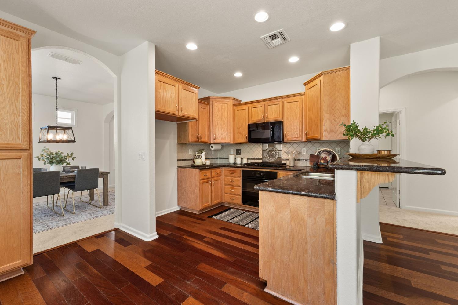 Detail Gallery Image 13 of 53 For 1889 Broadford Dr, Folsom,  CA 95630 - 4 Beds | 3 Baths