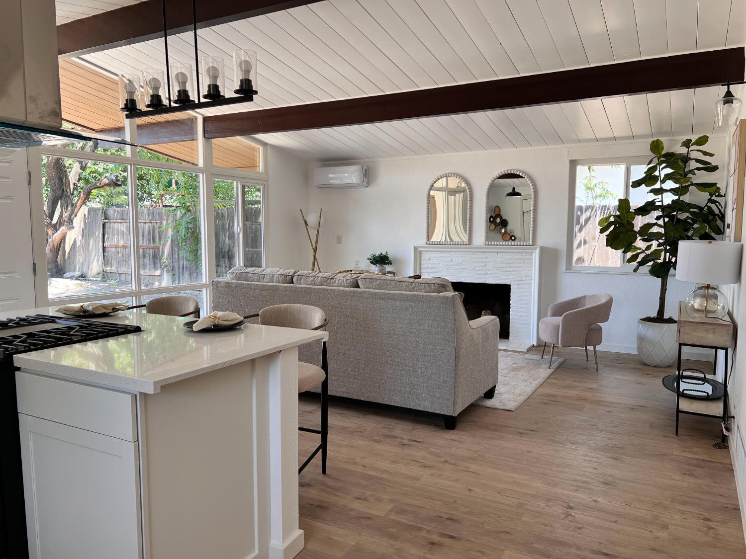 Detail Gallery Image 3 of 15 For 717 E Barrymore St, Stockton,  CA 95204 - 3 Beds | 1 Baths