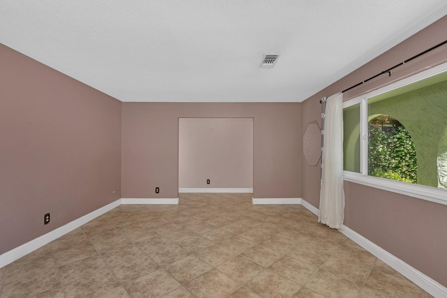 Detail Gallery Image 11 of 44 For 373 Foxmeadow Way, Los Banos,  CA 93635 - 4 Beds | 2 Baths