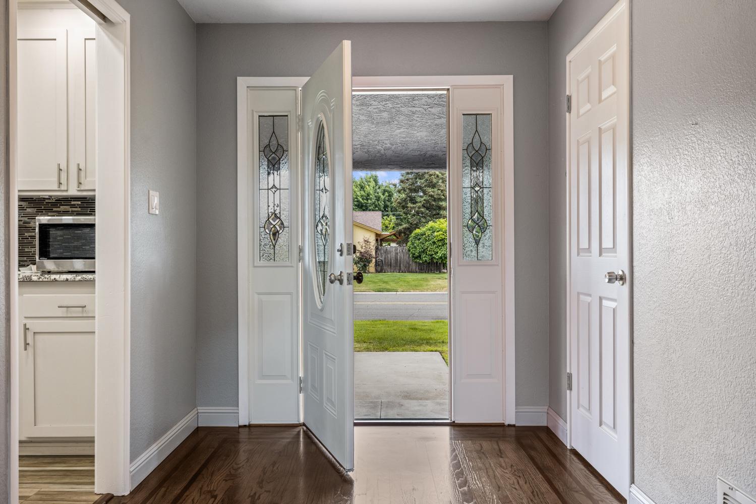 Detail Gallery Image 7 of 71 For 10501 Kimberly Dr, Manteca,  CA 95336 - 4 Beds | 3/1 Baths