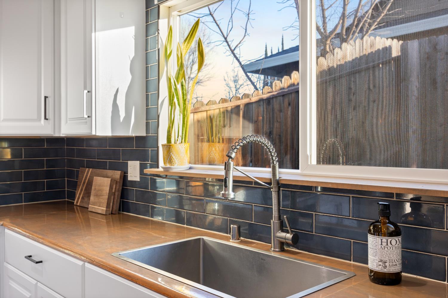 Detail Gallery Image 7 of 36 For 4519 Onyx Way, Carmichael,  CA 95608 - 3 Beds | 2 Baths