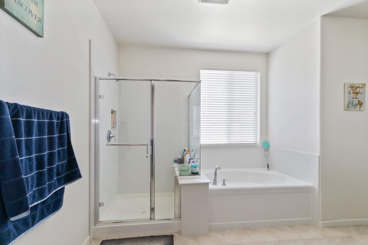 Detail Gallery Image 26 of 45 For 2015 Davis St, Woodland,  CA 95776 - 5 Beds | 3 Baths