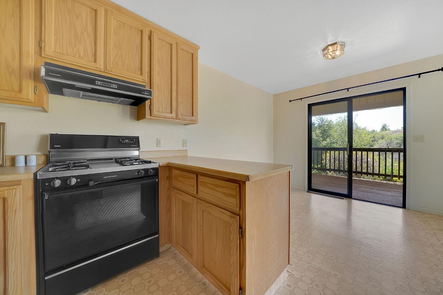 Detail Gallery Image 16 of 61 For 6816 Italian Vista Ct, Mokelumne Hill,  CA 95245 - 3 Beds | 2 Baths