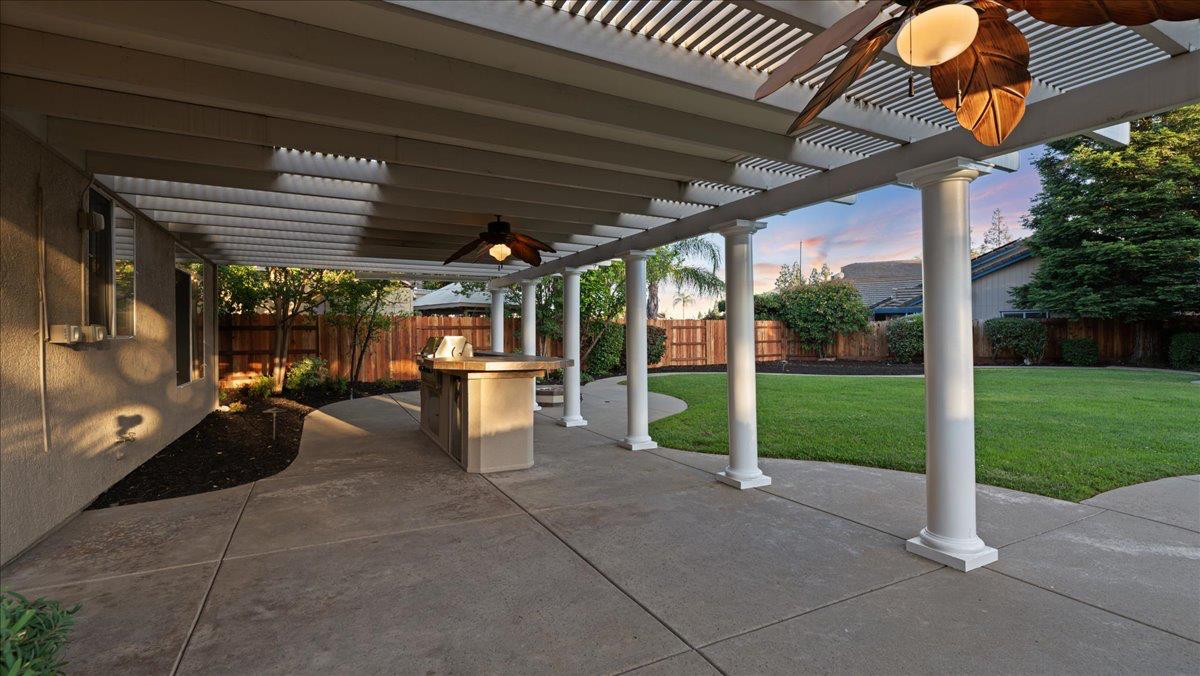 Detail Gallery Image 4 of 64 For 2133 Butterfield Ln, Lincoln,  CA 95648 - 4 Beds | 3 Baths