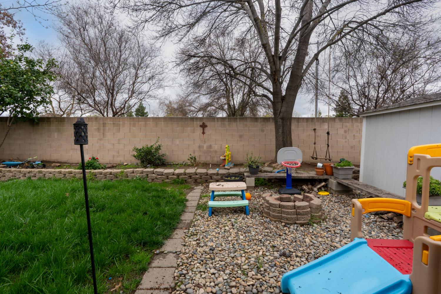 Detail Gallery Image 38 of 47 For 2200 Hanson Ave, Clovis,  CA 93611 - 3 Beds | 2 Baths