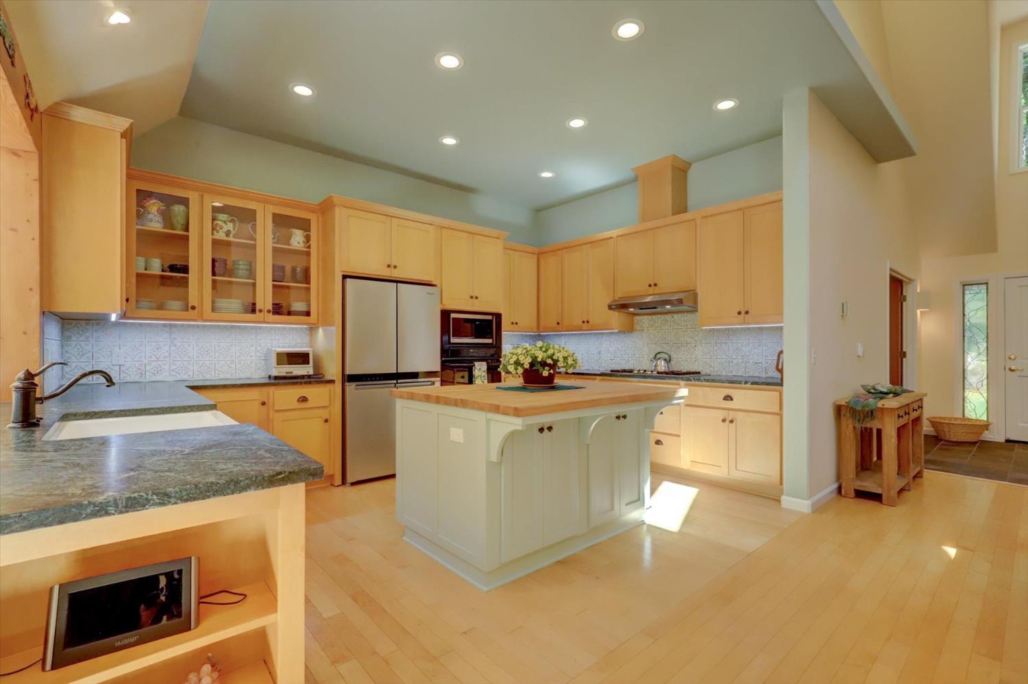 Detail Gallery Image 20 of 99 For 13459 Bass Trail, Grass Valley,  CA 95945 - 4 Beds | 3 Baths