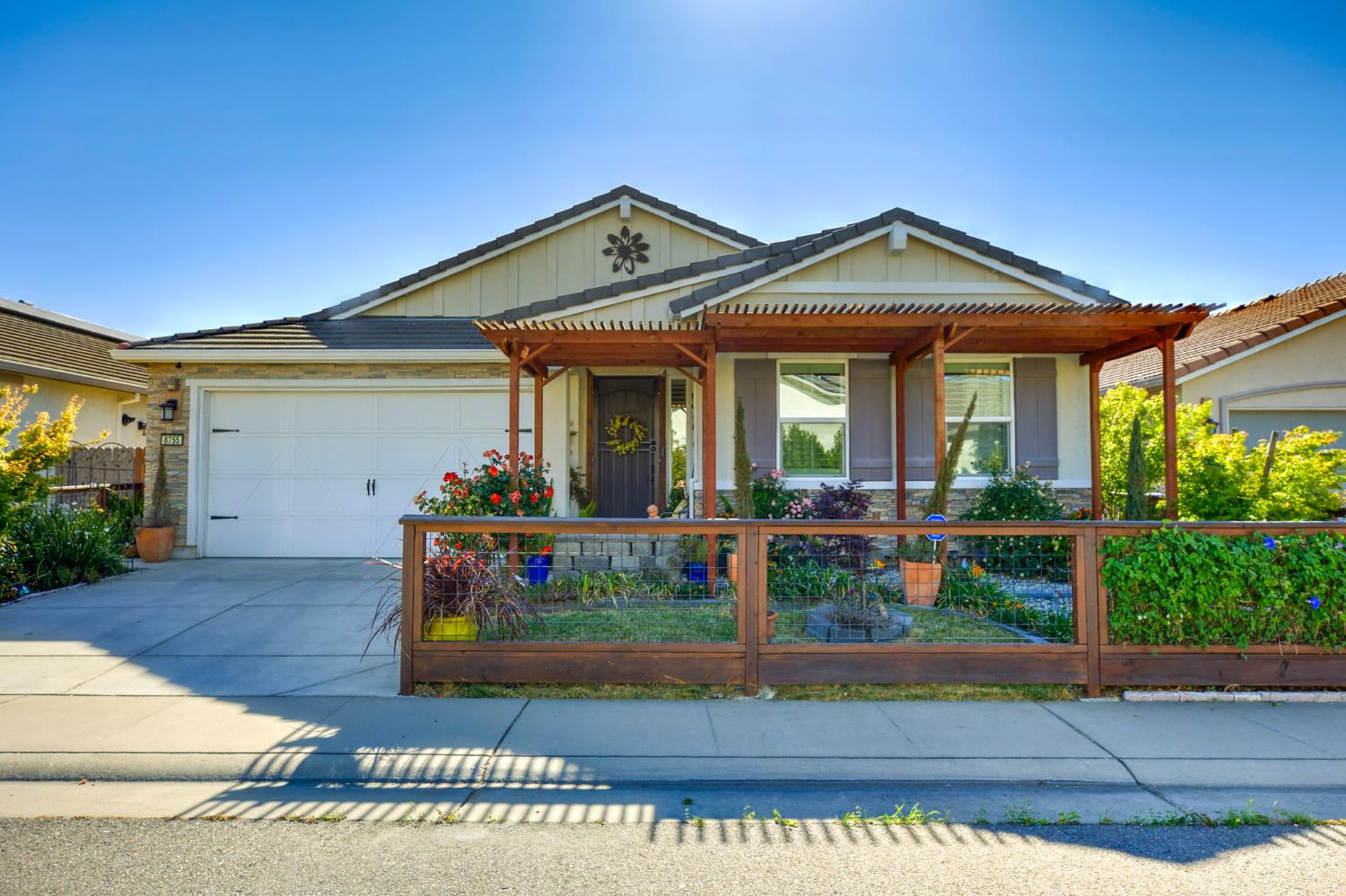 Detail Gallery Image 1 of 27 For 8755 Summer Sun Way, Elk Grove,  CA 95624 - 4 Beds | 3 Baths