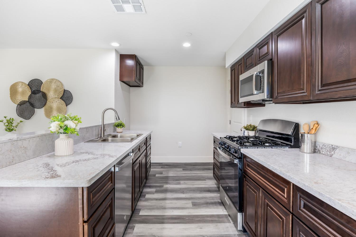 Detail Gallery Image 11 of 81 For 2409 Cava Ct, Sacramento,  CA 95825 - – Beds | – Baths