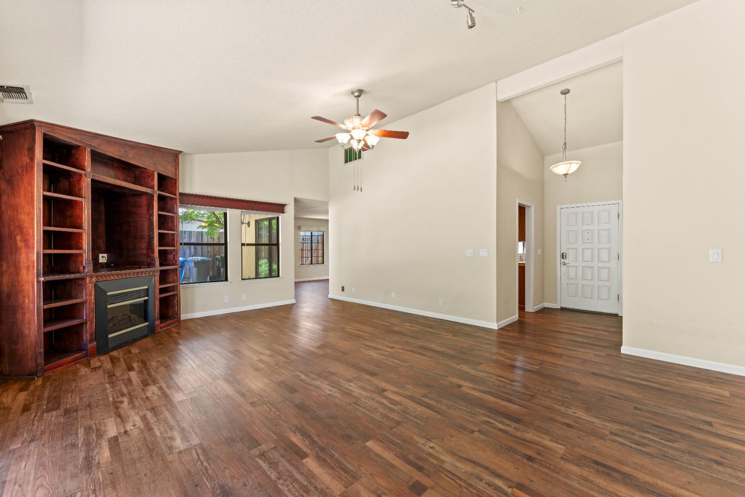 Detail Gallery Image 8 of 41 For 241 Randall Dr, Folsom,  CA 95630 - 3 Beds | 2 Baths
