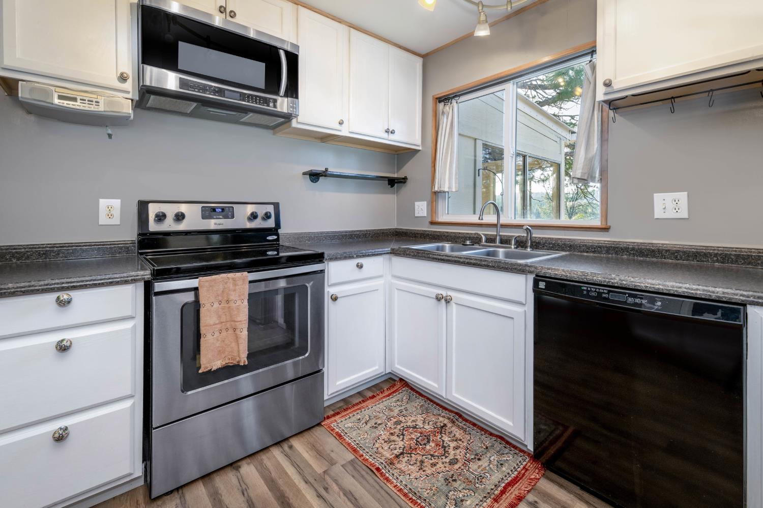 Detail Gallery Image 22 of 51 For 1567 Mulberry Dr, Grass Valley,  CA 95945 - 2 Beds | 2 Baths