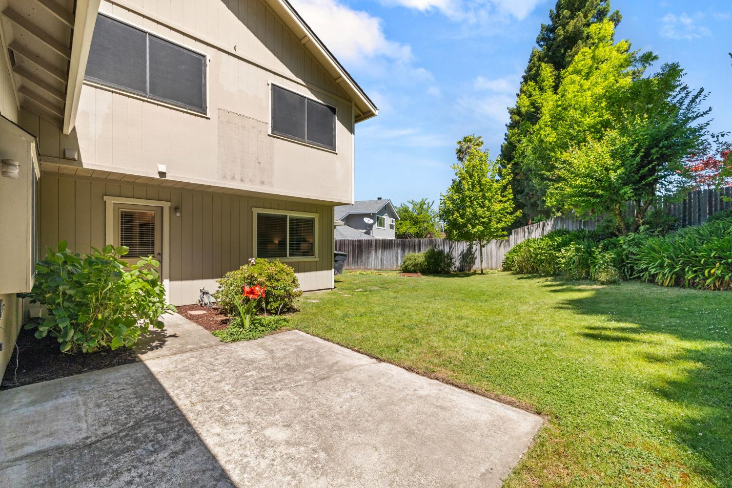 Detail Gallery Image 25 of 28 For 4124 Briarhollow Ct, Fair Oaks,  CA 95628 - 4 Beds | 3 Baths