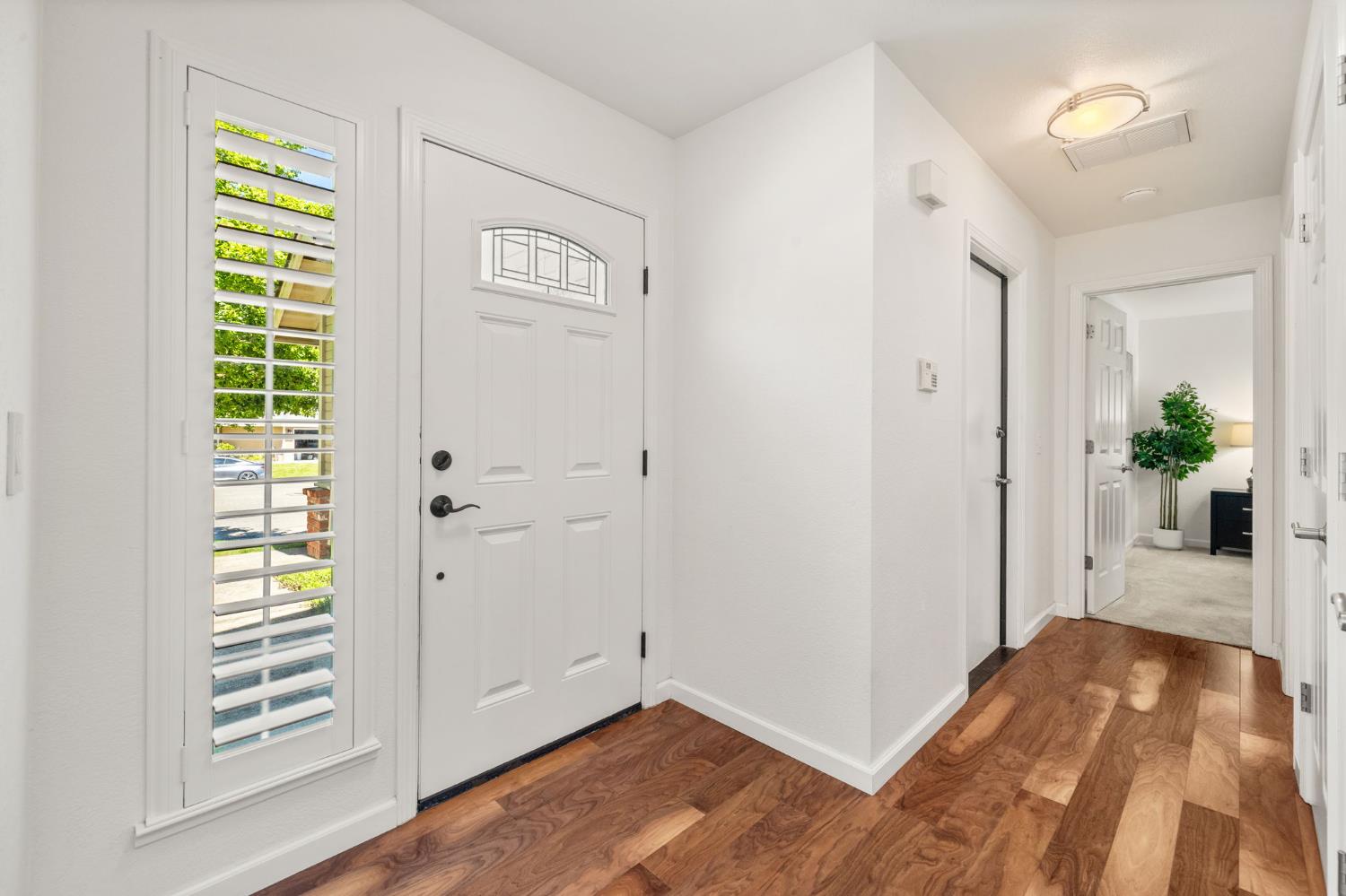 Detail Gallery Image 4 of 28 For 4124 Briarhollow Ct, Fair Oaks,  CA 95628 - 4 Beds | 3 Baths