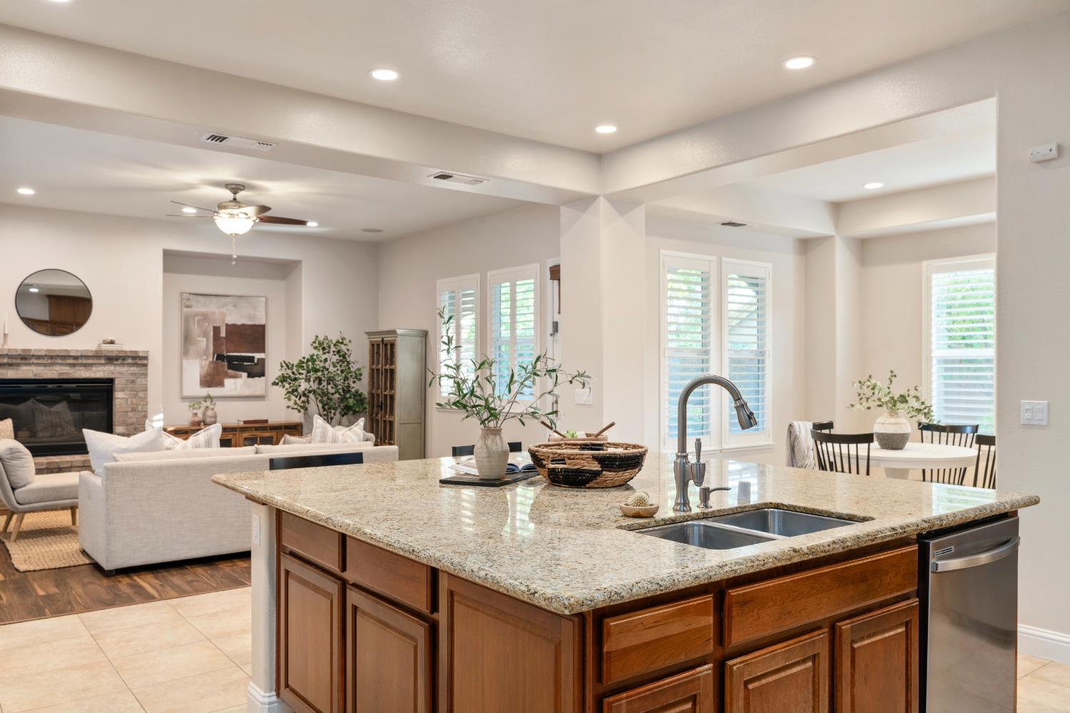 Detail Gallery Image 4 of 50 For 308 Rialto Ct, El Dorado Hills,  CA 95762 - 5 Beds | 4 Baths