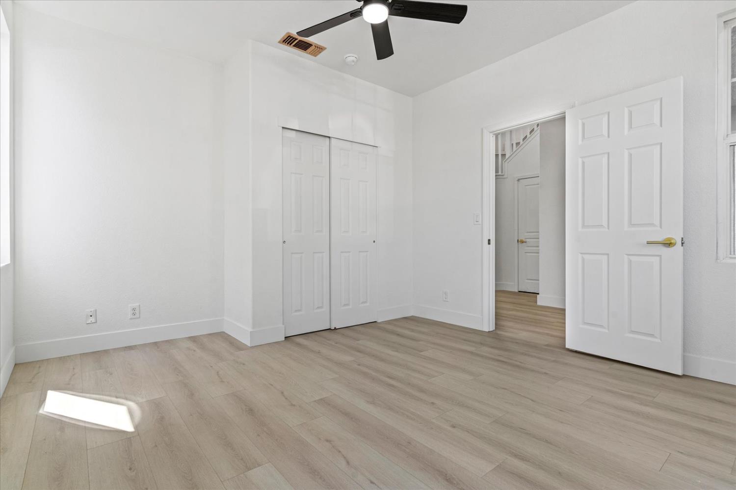 Detail Gallery Image 10 of 63 For 156 Bristol Way, Yuba City,  CA 95993 - 5 Beds | 2/1 Baths