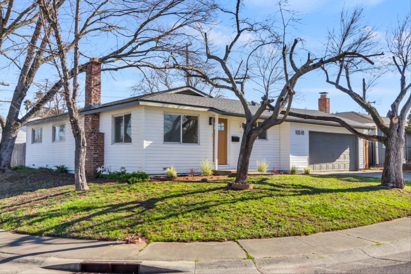 Detail Gallery Image 2 of 43 For 10518 Mills Acres Cir, Rancho Cordova,  CA 95670 - 3 Beds | 2 Baths
