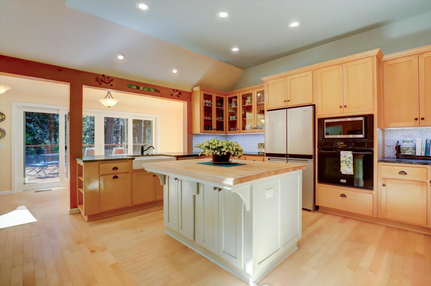Detail Gallery Image 22 of 99 For 13459 Bass Trail, Grass Valley,  CA 95945 - 4 Beds | 3 Baths