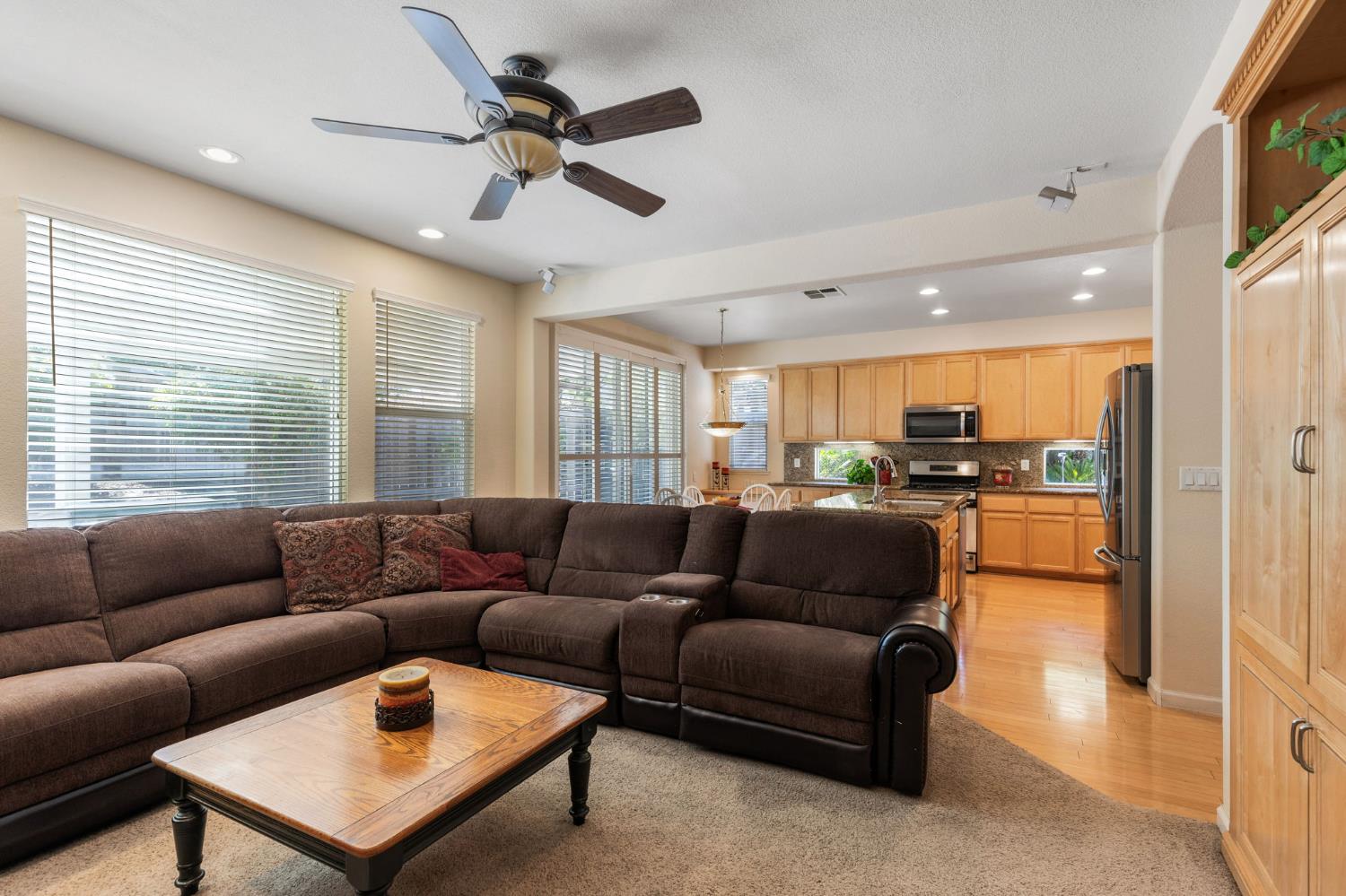 Detail Gallery Image 6 of 37 For 1931 Sanderling Ct, Rocklin,  CA 95765 - 5 Beds | 3 Baths