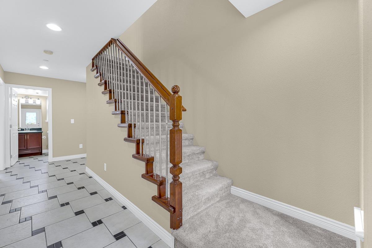 Detail Gallery Image 8 of 51 For 19539 Meekland Ave, Hayward,  CA 94541 - 3 Beds | 3 Baths