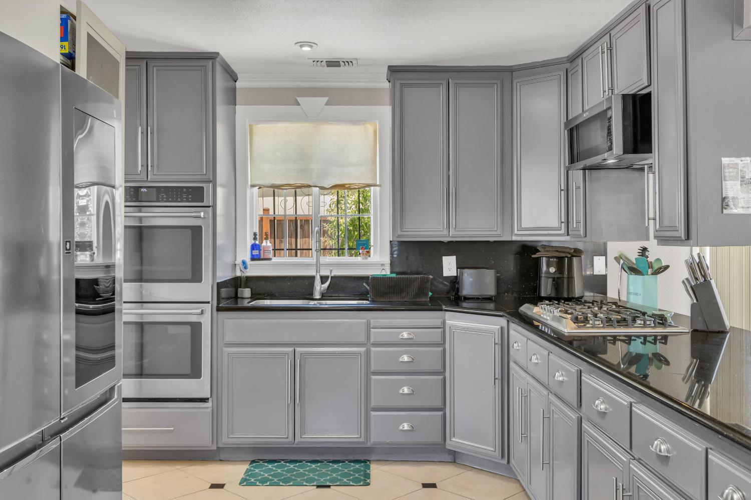 Detail Gallery Image 21 of 46 For 4345 48th St, Sacramento,  CA 95820 - 3 Beds | 2 Baths
