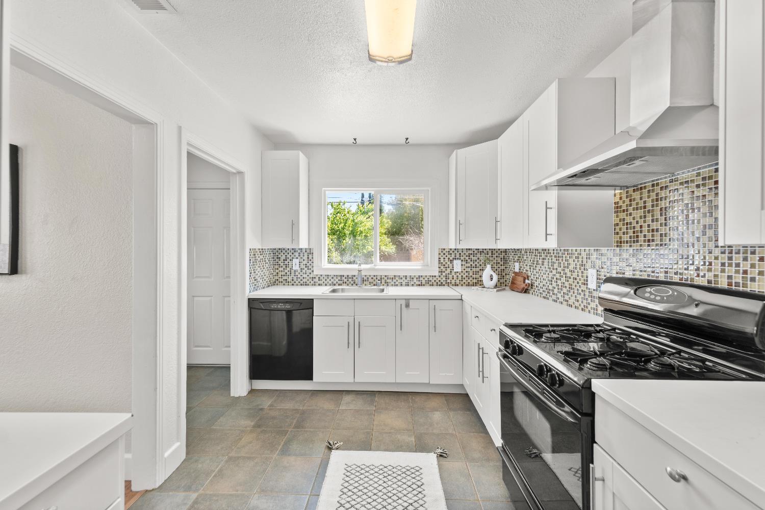 Detail Gallery Image 15 of 51 For 3914 12th Ave, Sacramento,  CA 95817 - 2 Beds | 1 Baths