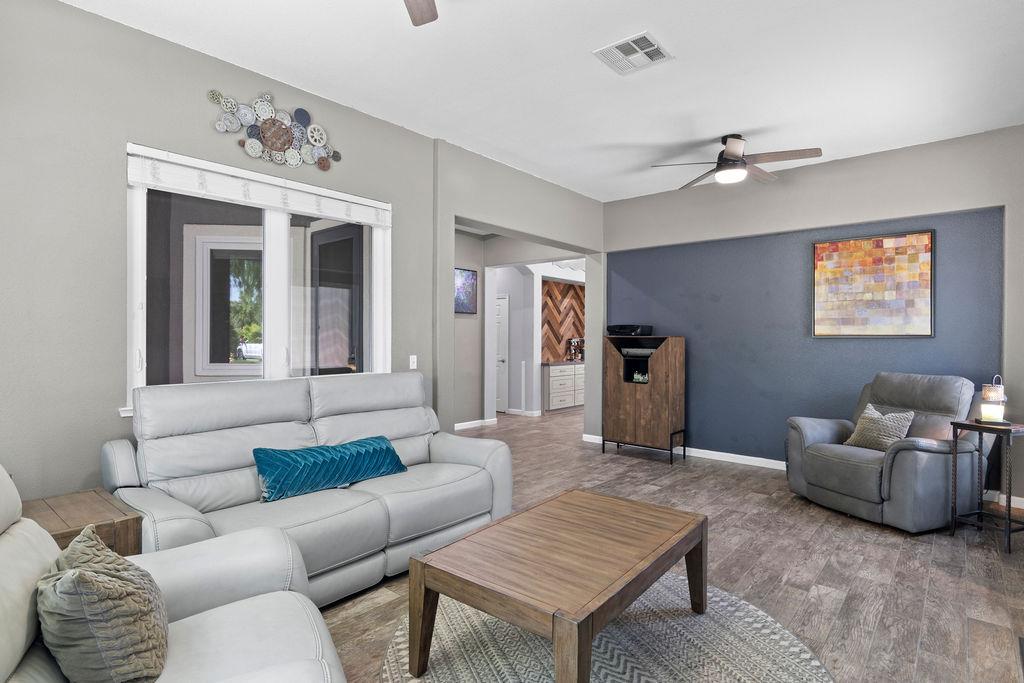 Detail Gallery Image 8 of 44 For 2833 Buckskin Way, Riverbank,  CA 95367 - 4 Beds | 2 Baths