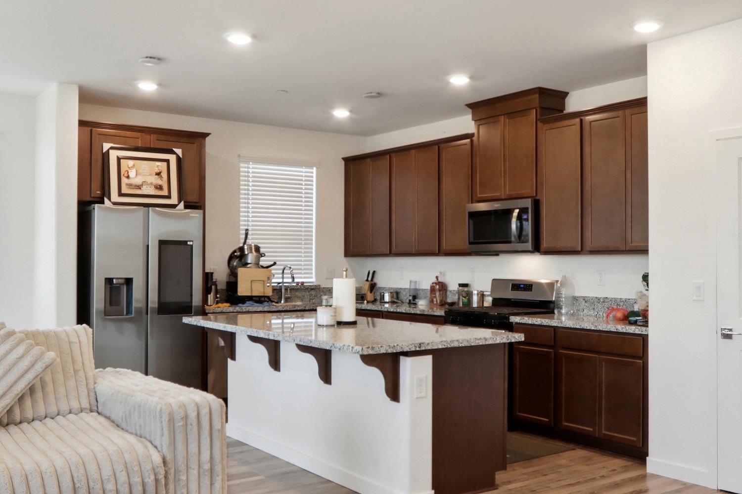 Detail Gallery Image 10 of 37 For 8628 Lakha Cir, Sacramento,  CA 95828 - 4 Beds | 2 Baths