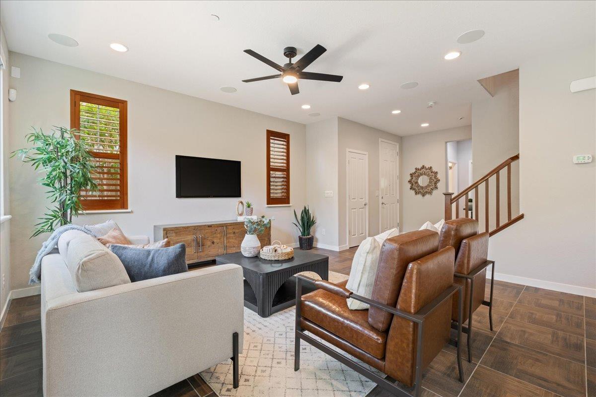 Detail Gallery Image 21 of 54 For 1032 Oakbriar Cir, Roseville,  CA 95747 - 4 Beds | 3 Baths