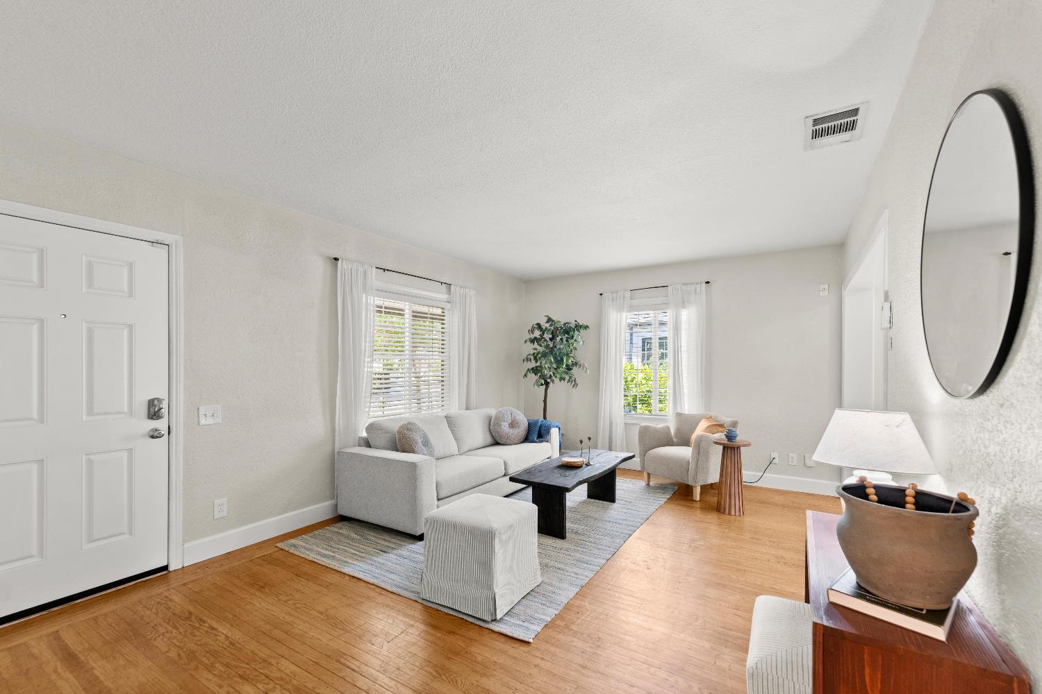 Detail Gallery Image 9 of 51 For 3914 12th Ave, Sacramento,  CA 95817 - 2 Beds | 1 Baths