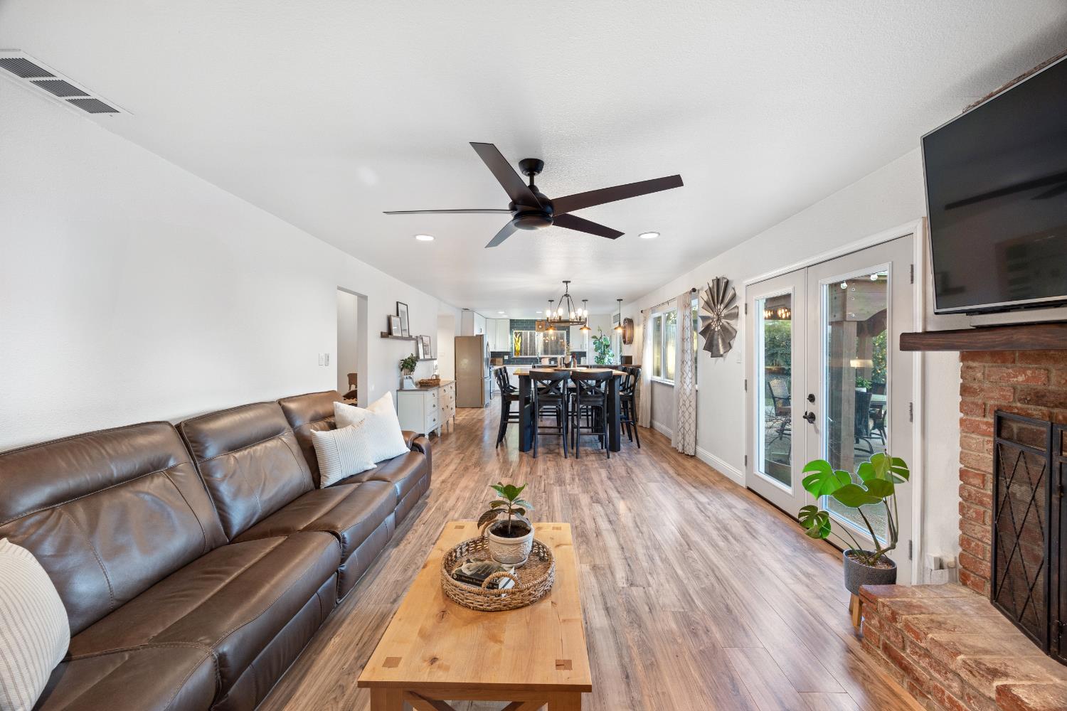 Detail Gallery Image 15 of 36 For 4519 Onyx Way, Carmichael,  CA 95608 - 3 Beds | 2 Baths