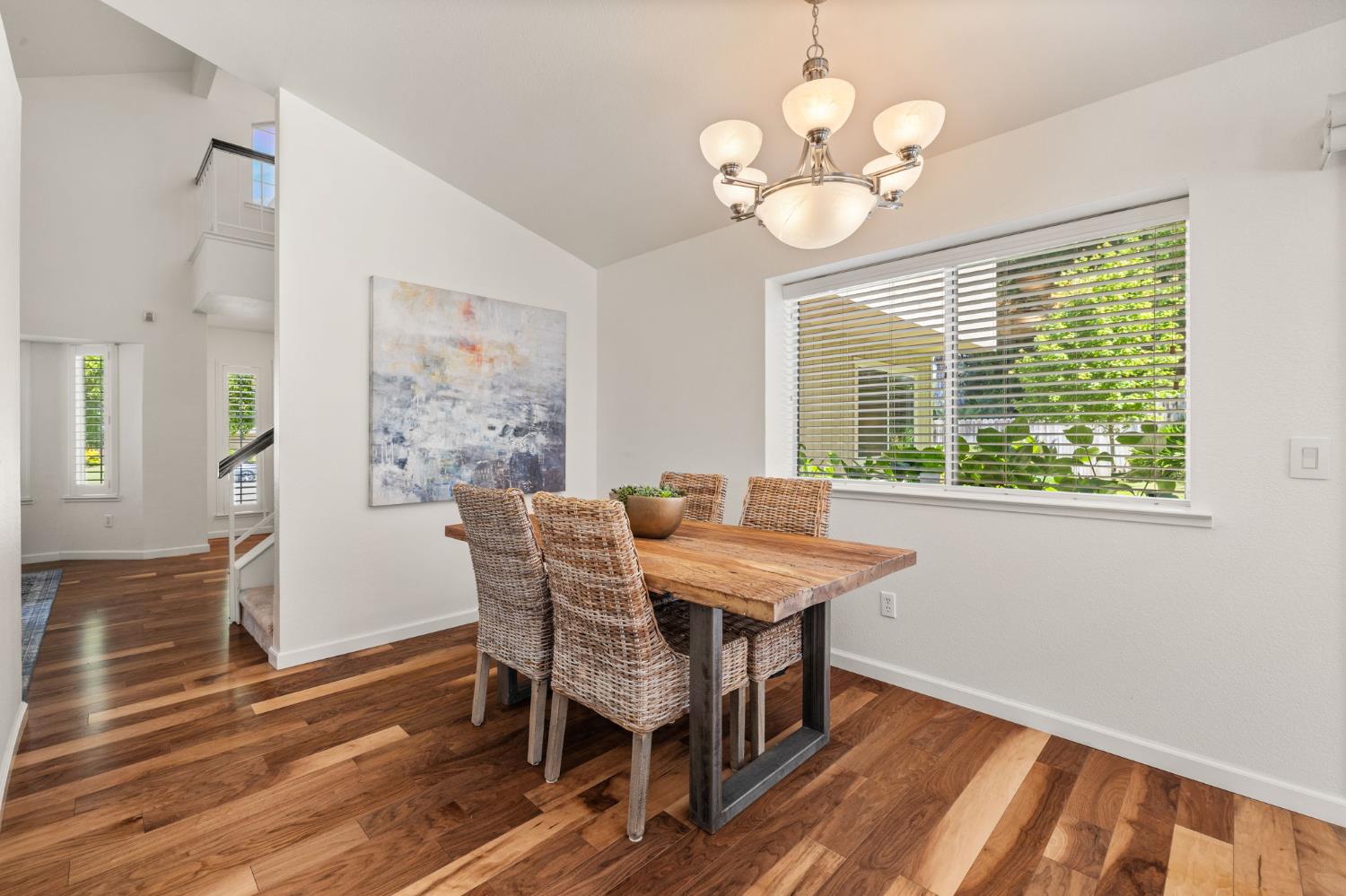Detail Gallery Image 16 of 28 For 4124 Briarhollow Ct, Fair Oaks,  CA 95628 - 4 Beds | 3 Baths