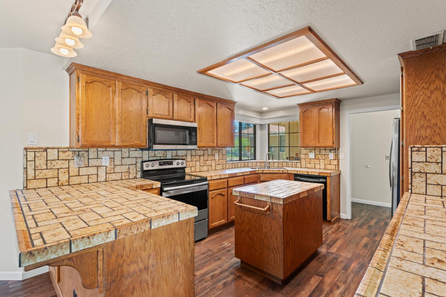Detail Gallery Image 14 of 41 For 241 Randall Dr, Folsom,  CA 95630 - 3 Beds | 2 Baths