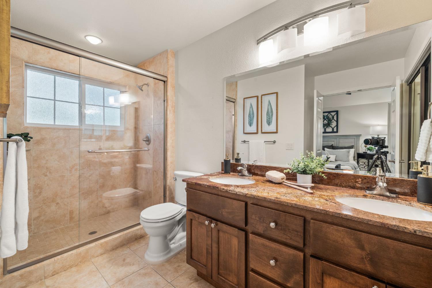 Detail Gallery Image 14 of 28 For 4124 Briarhollow Ct, Fair Oaks,  CA 95628 - 4 Beds | 3 Baths
