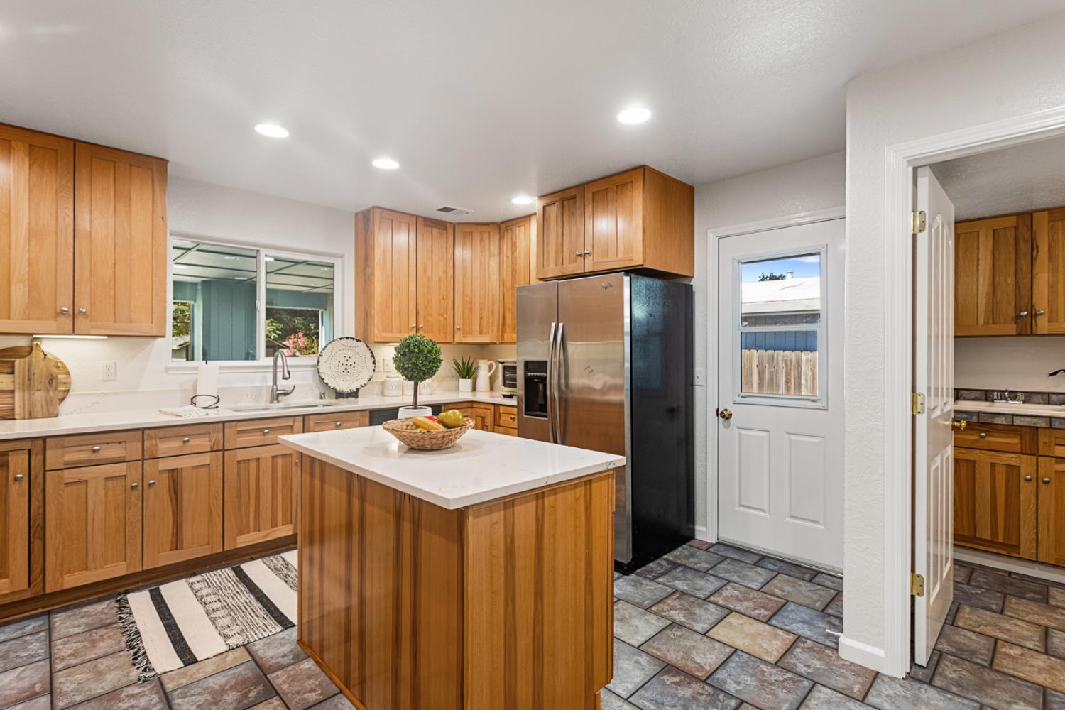 Detail Gallery Image 6 of 38 For 8782 Steven Ave, Orangevale,  CA 95662 - 4 Beds | 3 Baths