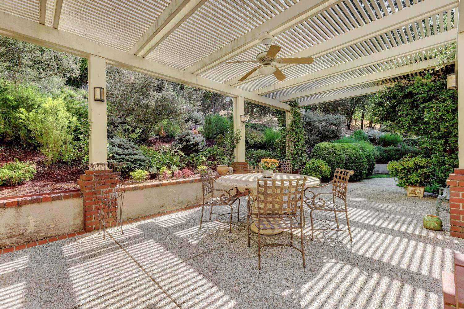 Detail Gallery Image 51 of 99 For 16949 Round Valley Cir, Grass Valley,  CA 95949 - 3 Beds | 2/1 Baths