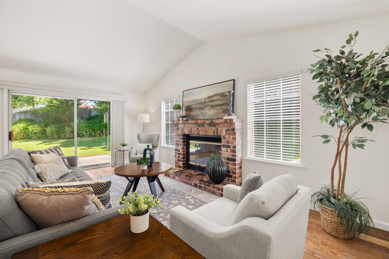 Detail Gallery Image 22 of 28 For 4124 Briarhollow Ct, Fair Oaks,  CA 95628 - 4 Beds | 3 Baths