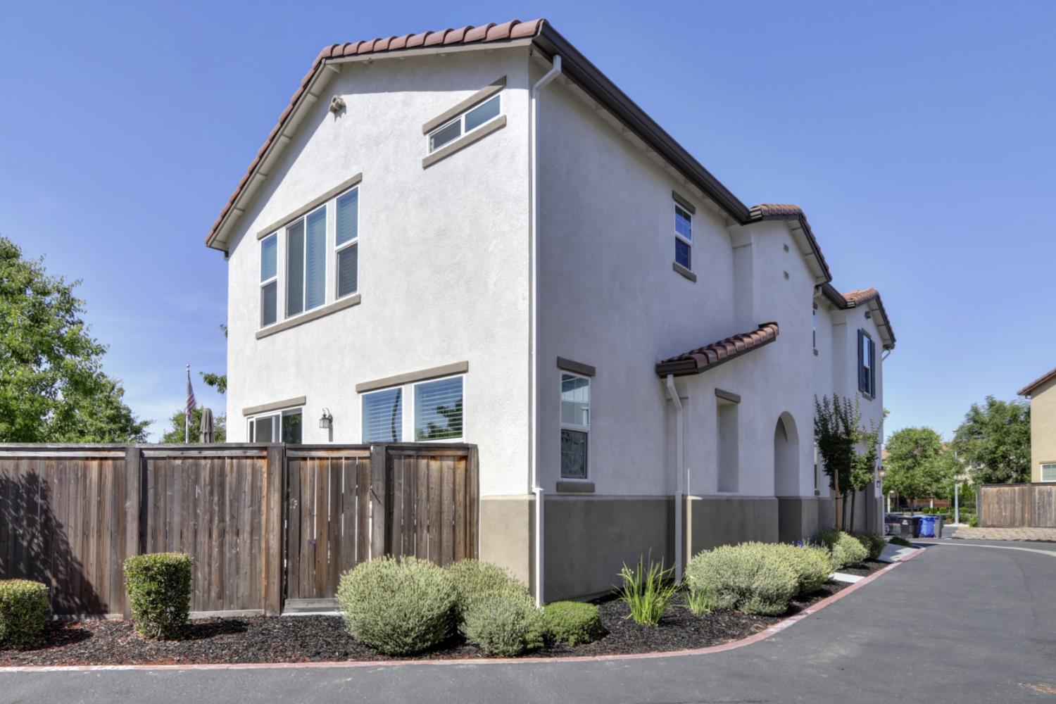 Detail Gallery Image 25 of 31 For 8150 S Kramer Ranch Ln, Elk Grove,  CA 95758 - 3 Beds | 2/1 Baths