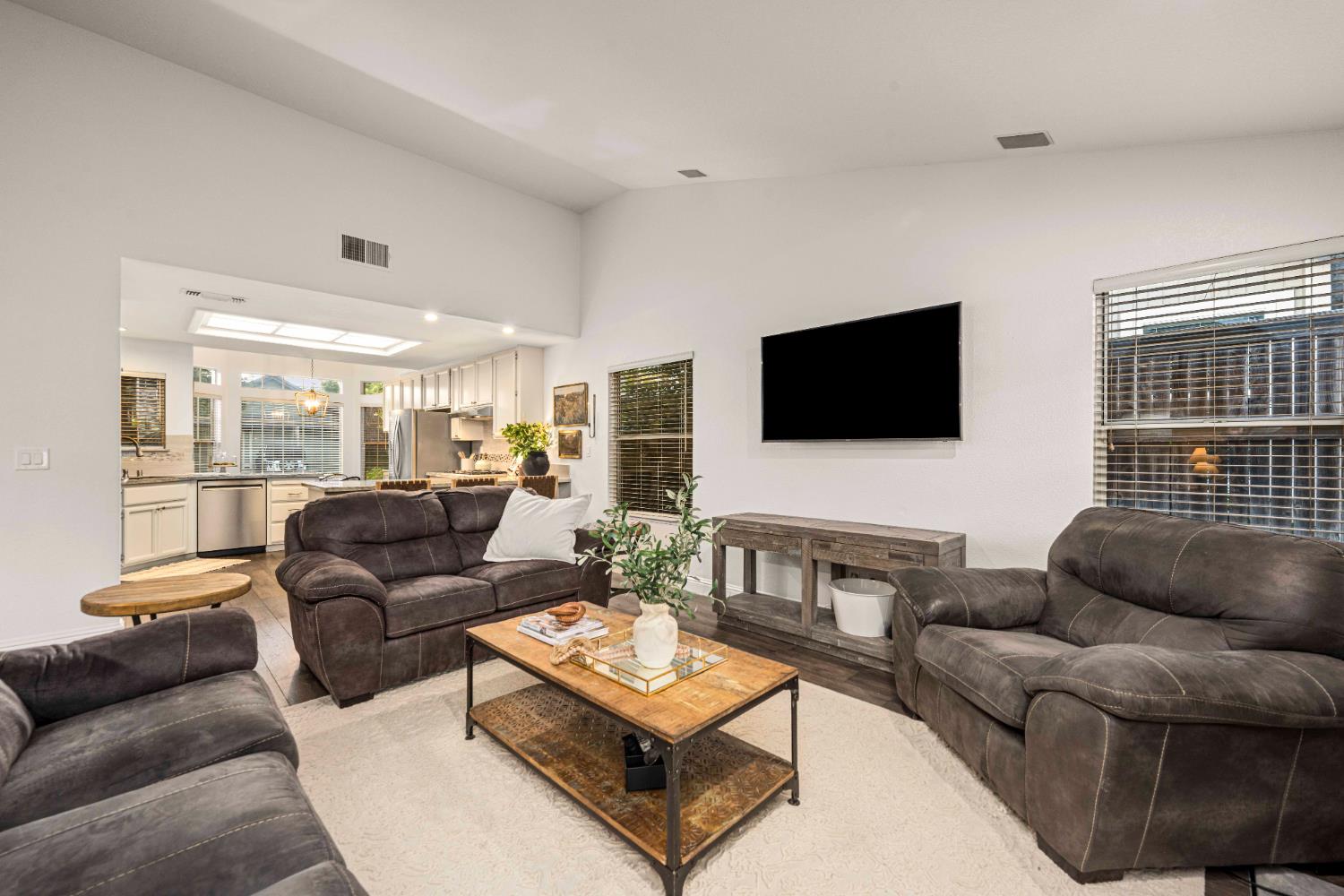 Detail Gallery Image 10 of 38 For 1470 Aberdeen Cir, Granite Bay,  CA 95746 - 4 Beds | 2 Baths