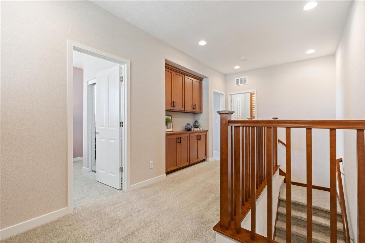 Detail Gallery Image 28 of 54 For 1032 Oakbriar Cir, Roseville,  CA 95747 - 4 Beds | 3 Baths